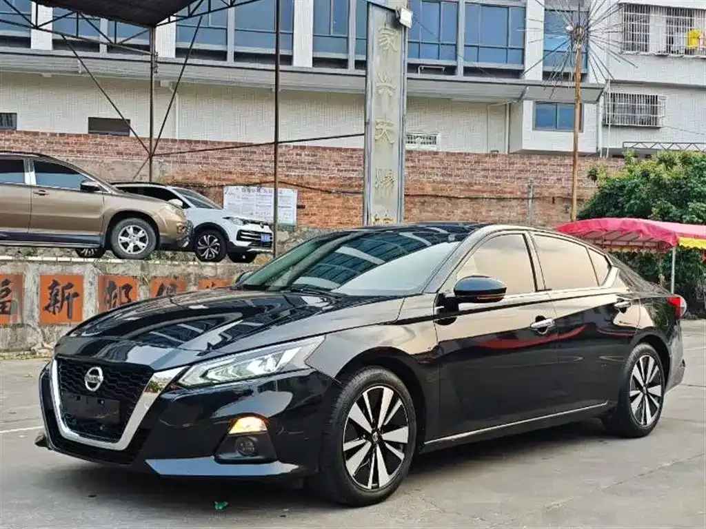 Nissan Teana — фото 1