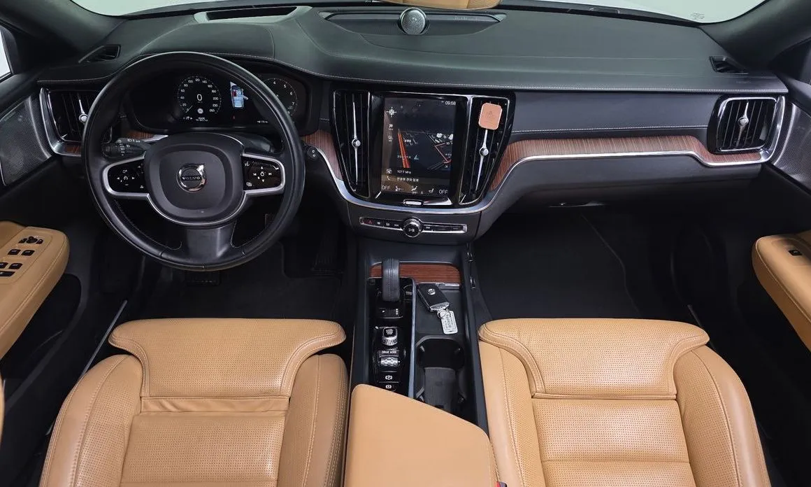 Volvo V60 2021 из KR, фото 9