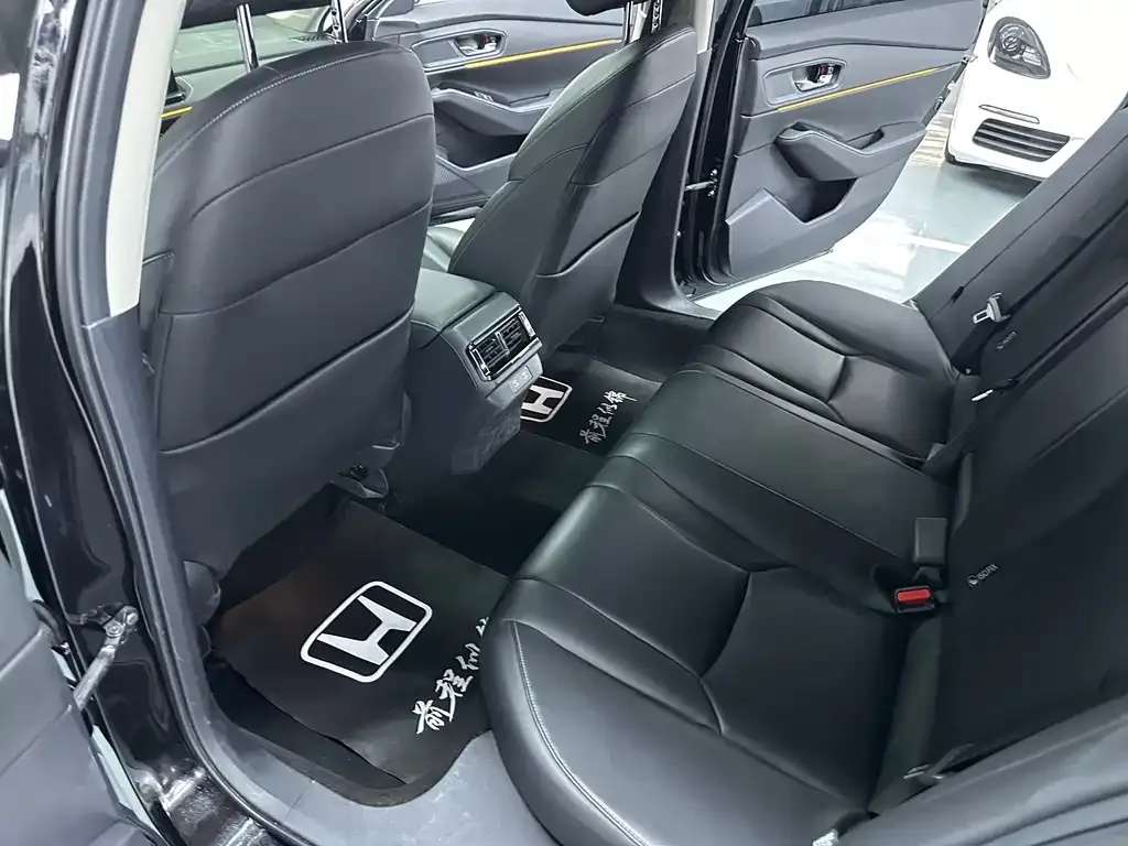 Honda Accord — фото 9