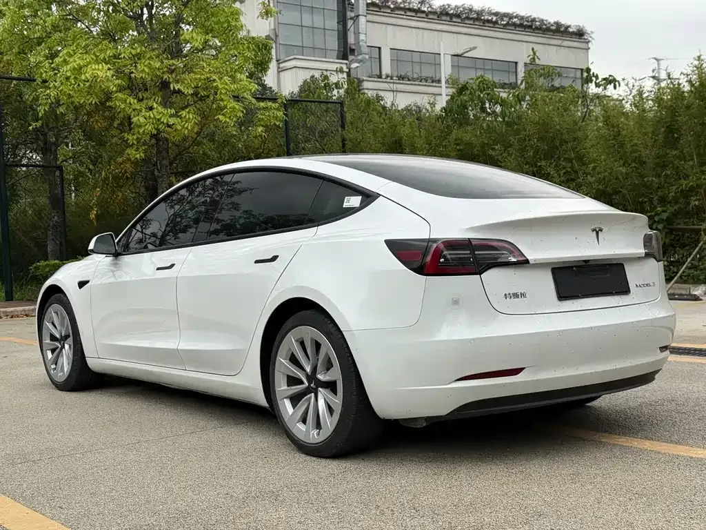 Tesla Model 3 — фото 6