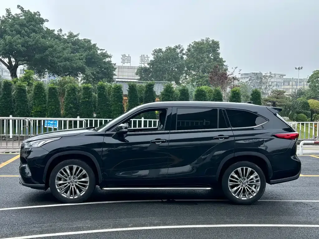 Toyota Highlander — фото 3