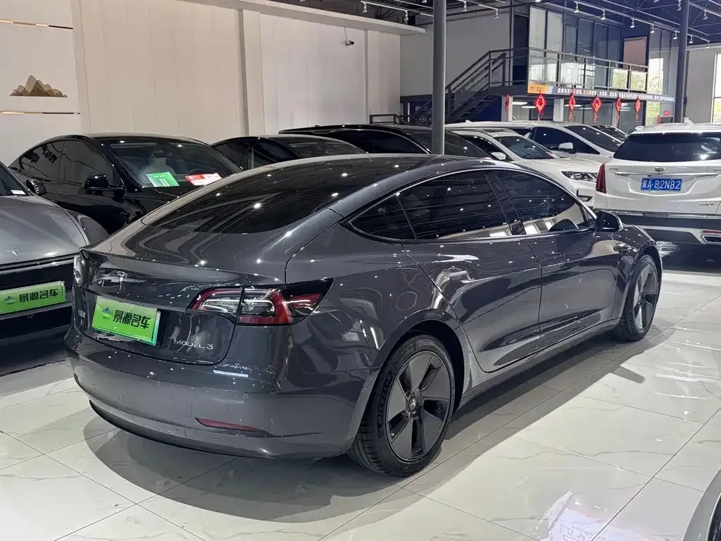 Tesla Model 3 — фото 2