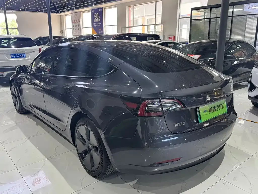 Tesla Model 3 — фото 7
