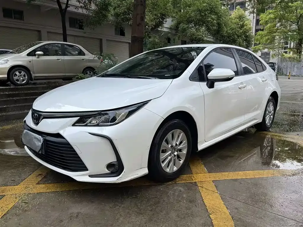 Toyota Corolla — фото 1
