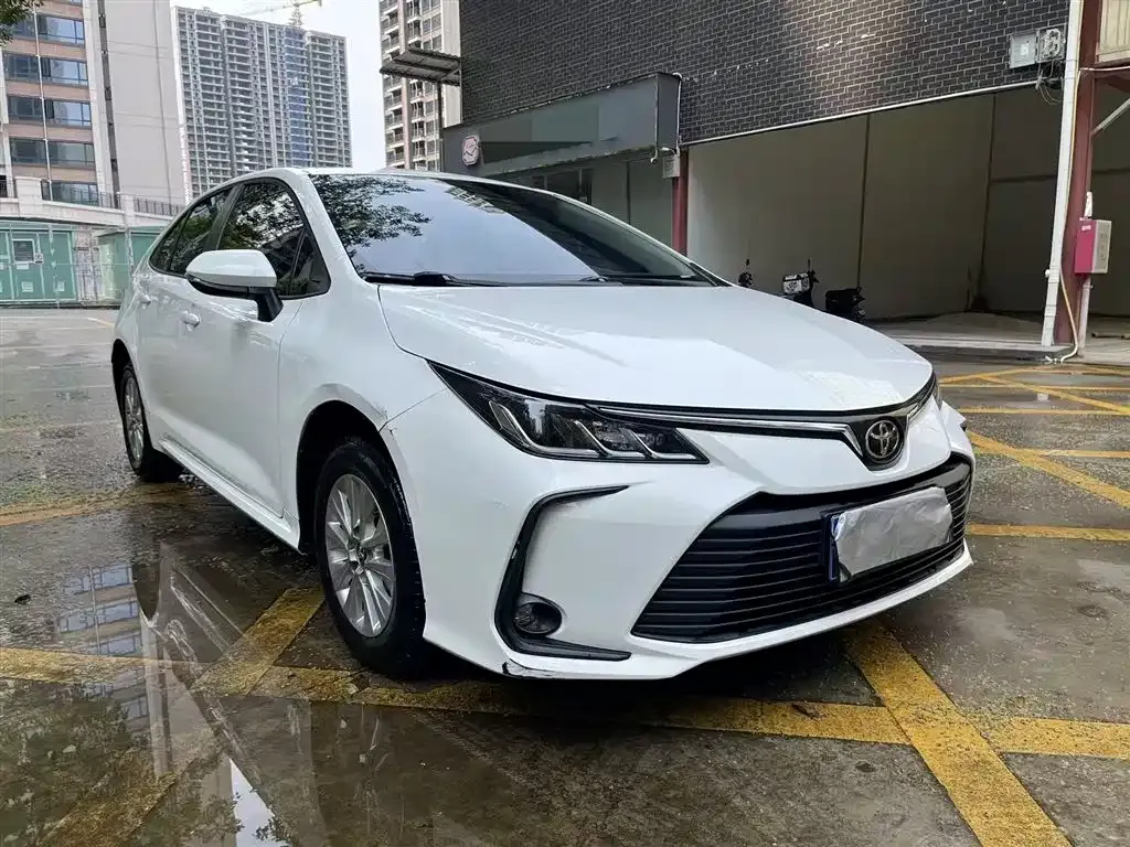 Toyota Corolla — фото 4
