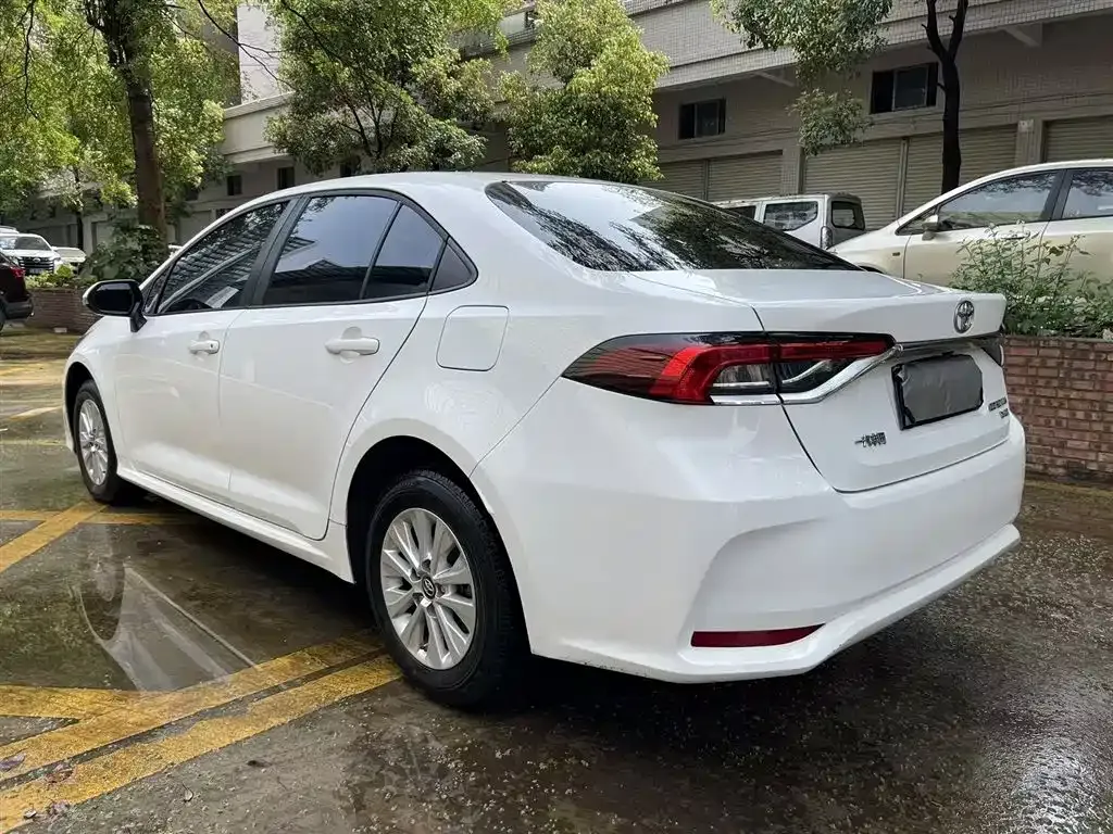 Toyota Corolla — фото 6