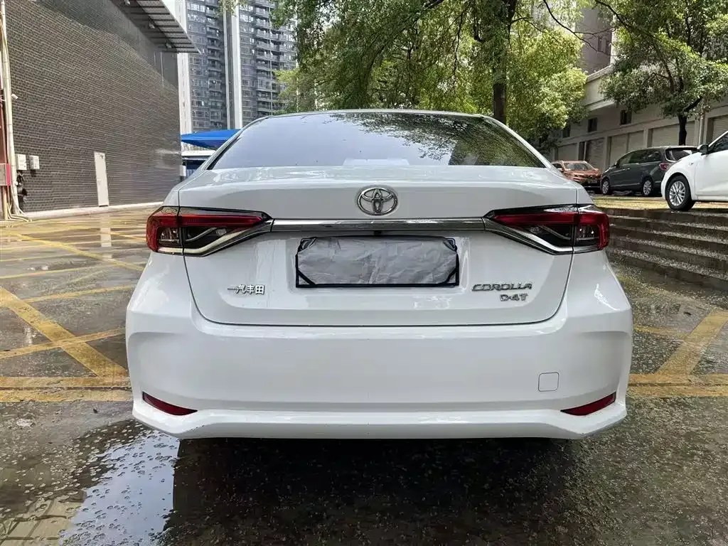 Toyota Corolla — фото 7