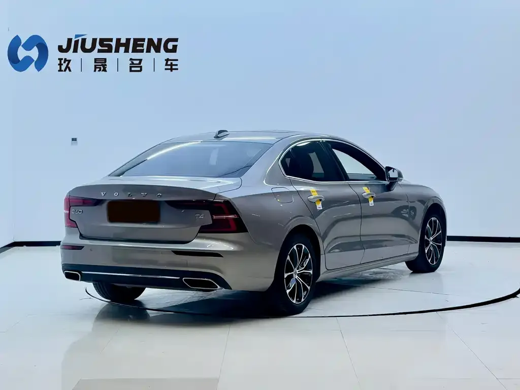 Volvo S60 — фото 4