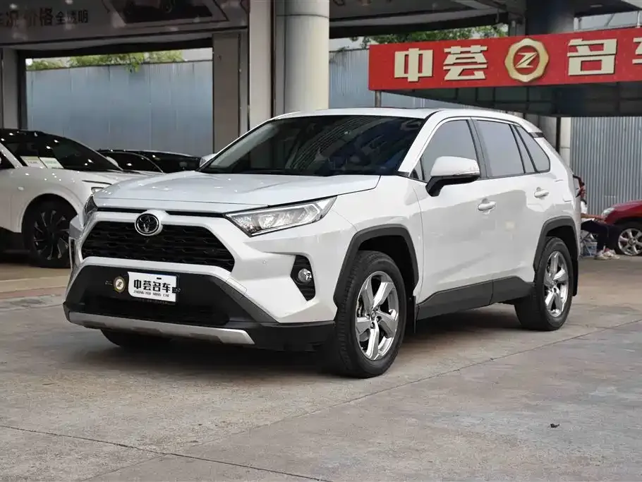 Toyota RAV4 — фото 1