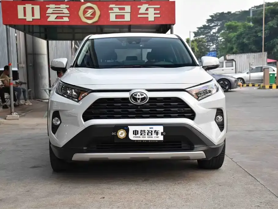 Toyota RAV4 — фото 5
