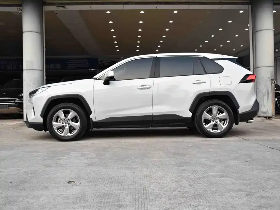 Toyota RAV4 — фото 9