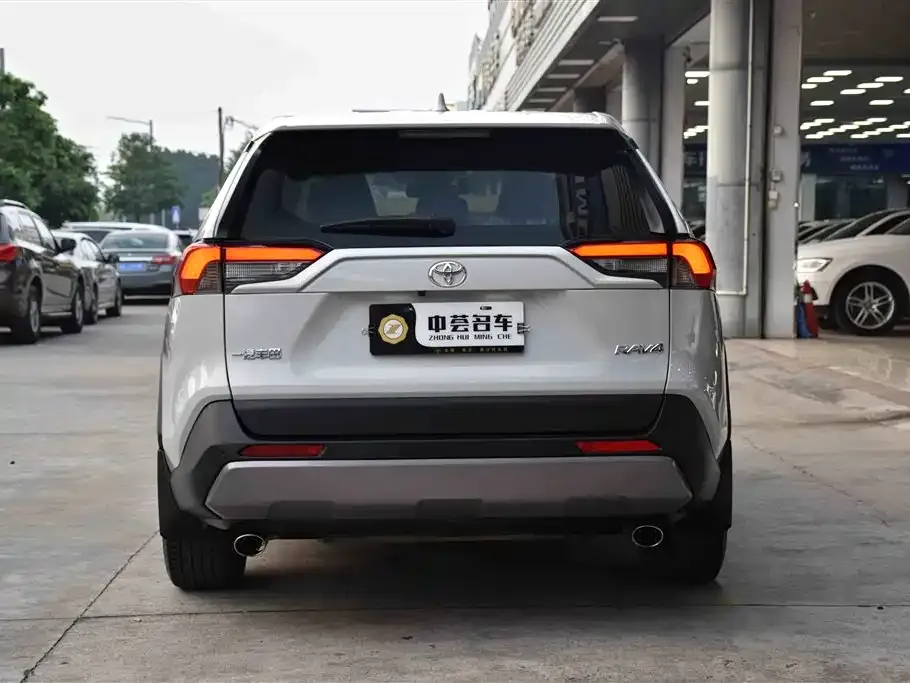 Toyota RAV4 — фото 6