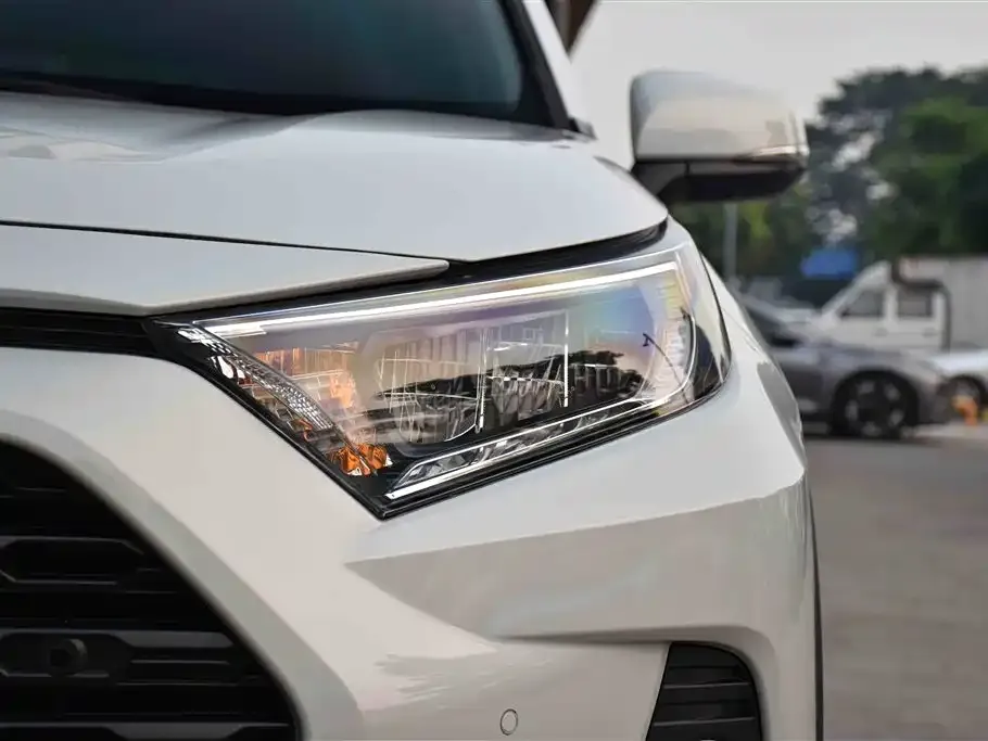 Toyota RAV4 — фото 4