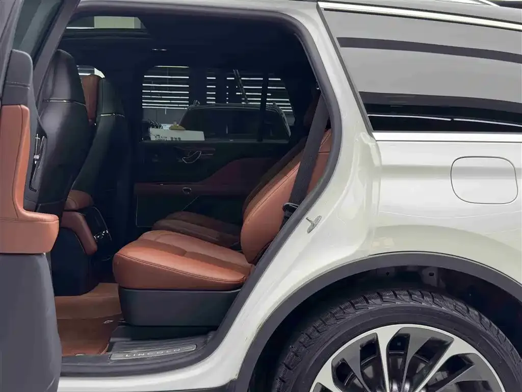 Lincoln Aviator — фото 8