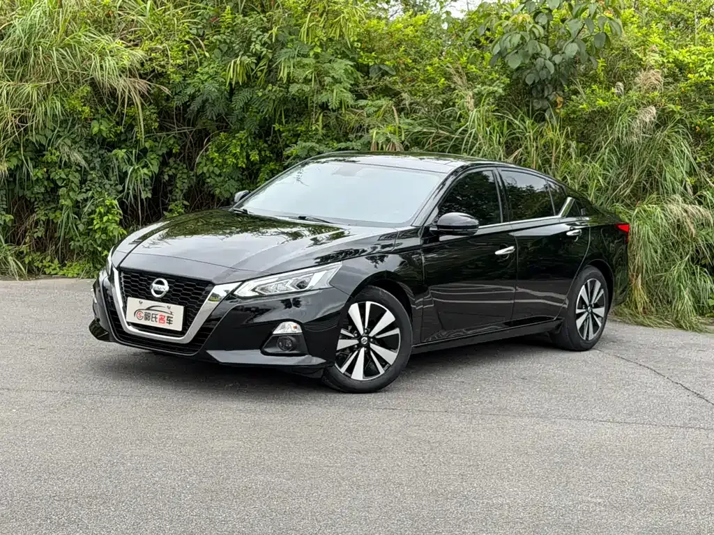 Nissan Teana — фото 1