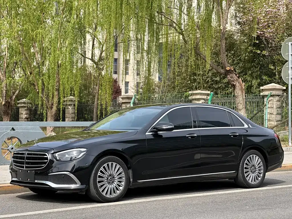 Mercedes-Benz E-Class — фото 9