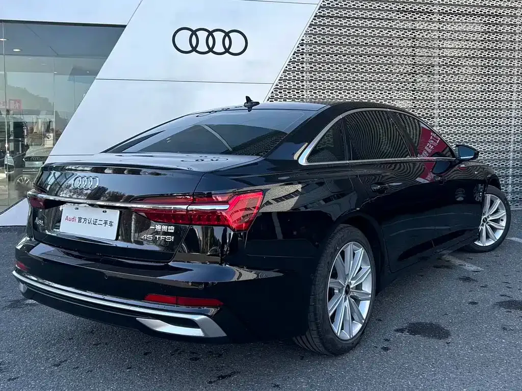 Audi A6L — фото 8