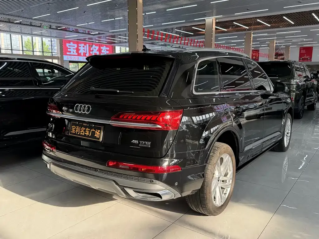 Audi Q7 — фото 5