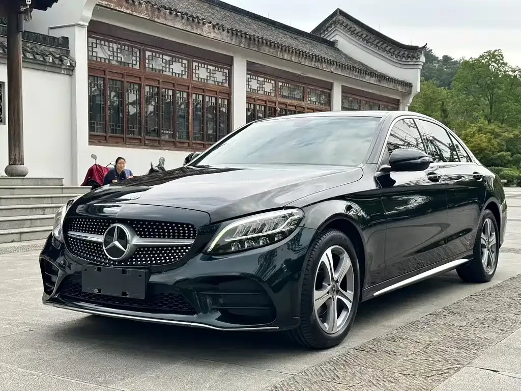 Mercedes-Benz C-Class — фото 1