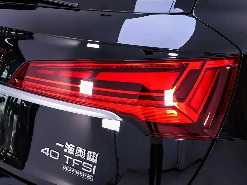 Audi Q5L — фото 10