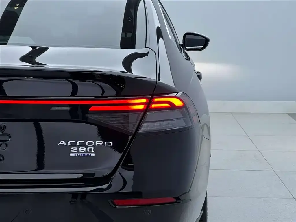 Honda Accord — фото 6