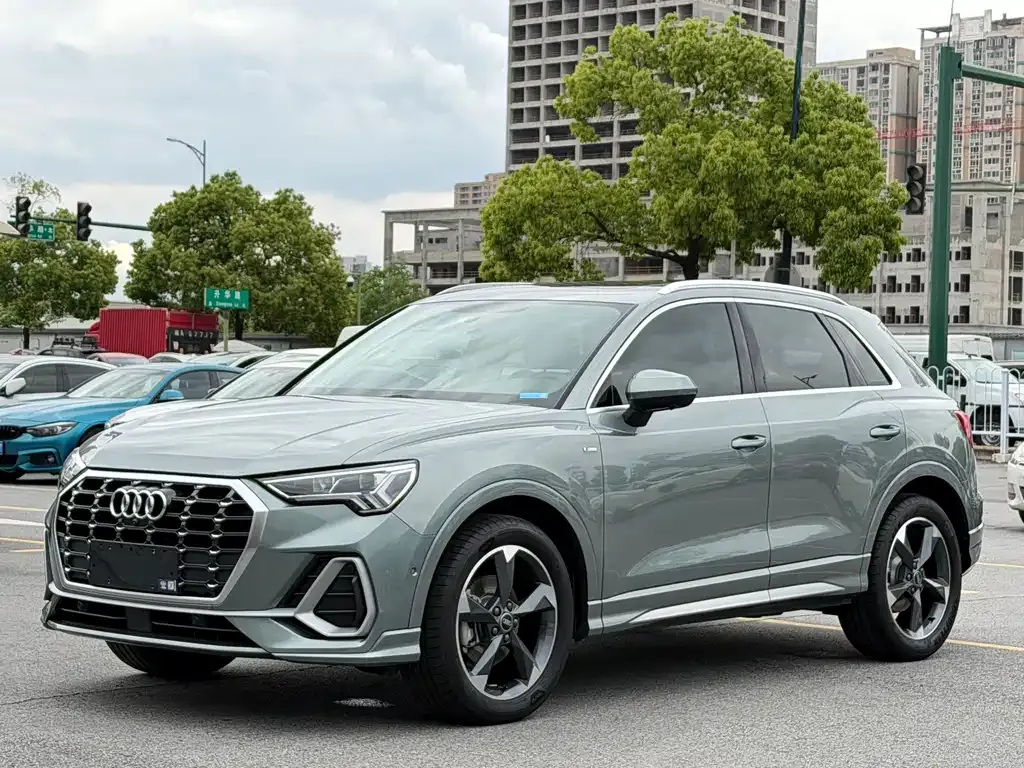 Audi Q3 — фото 1