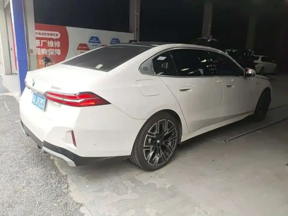 BMW 5 Series — фото 5