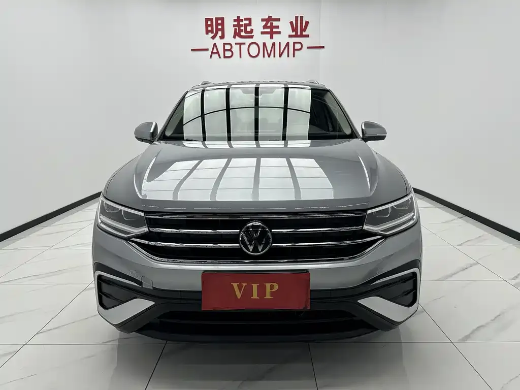 Volkswagen Tiguan L — фото 2