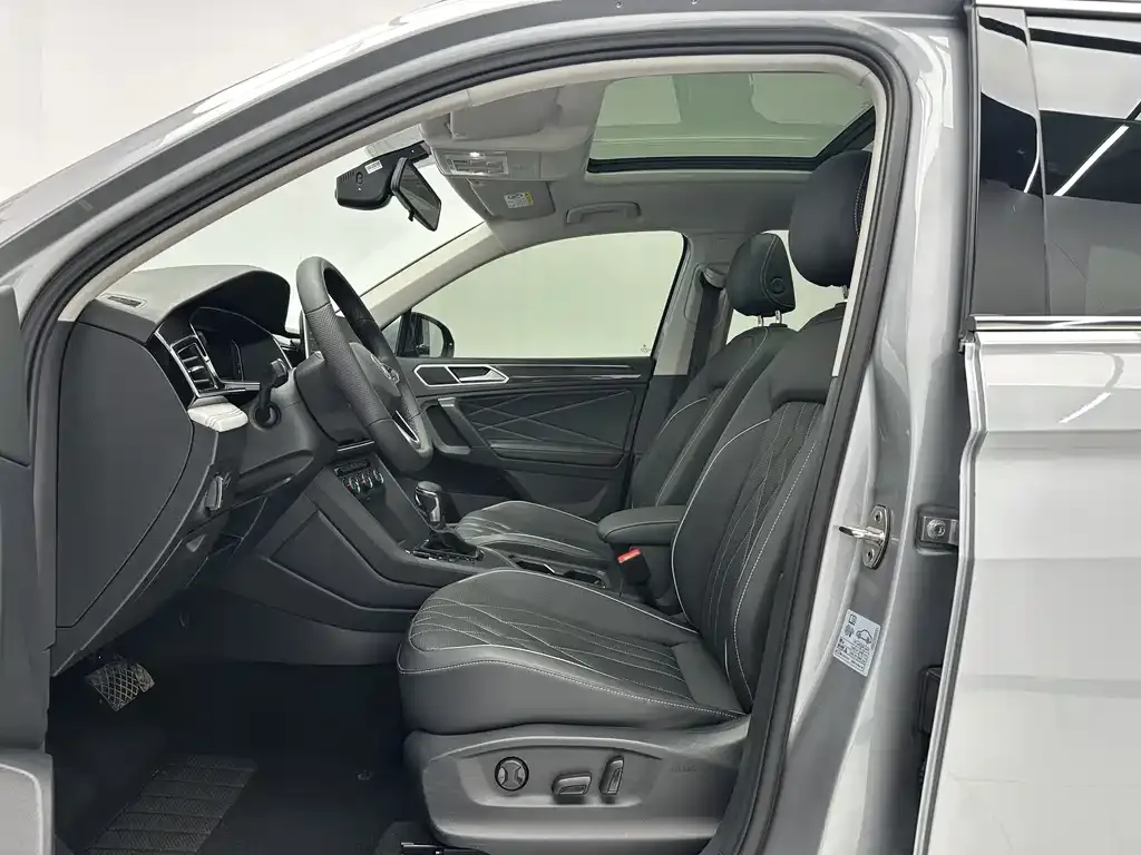 Volkswagen Tiguan L — фото 4