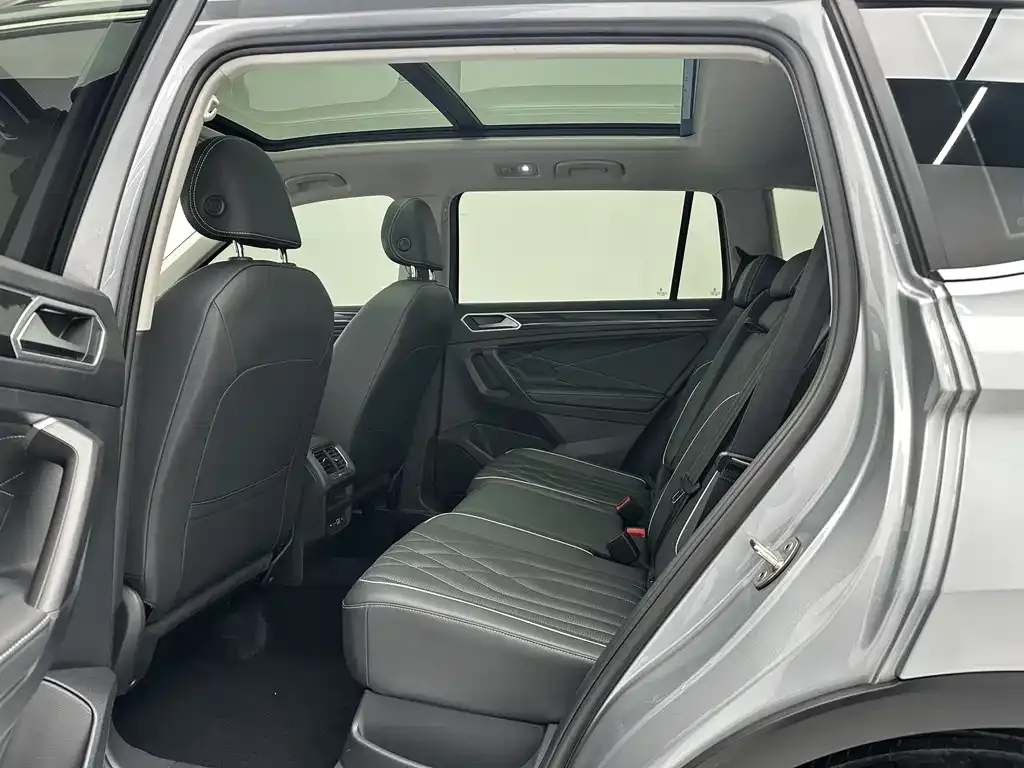 Volkswagen Tiguan L — фото 8
