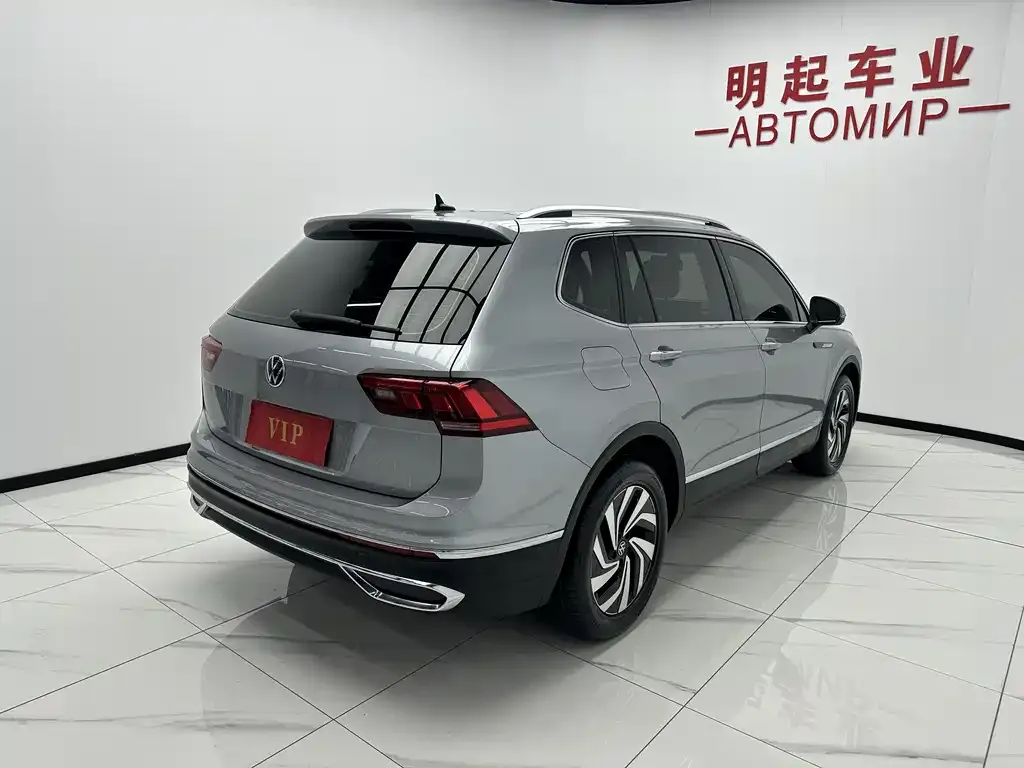 Volkswagen Tiguan L — фото 10