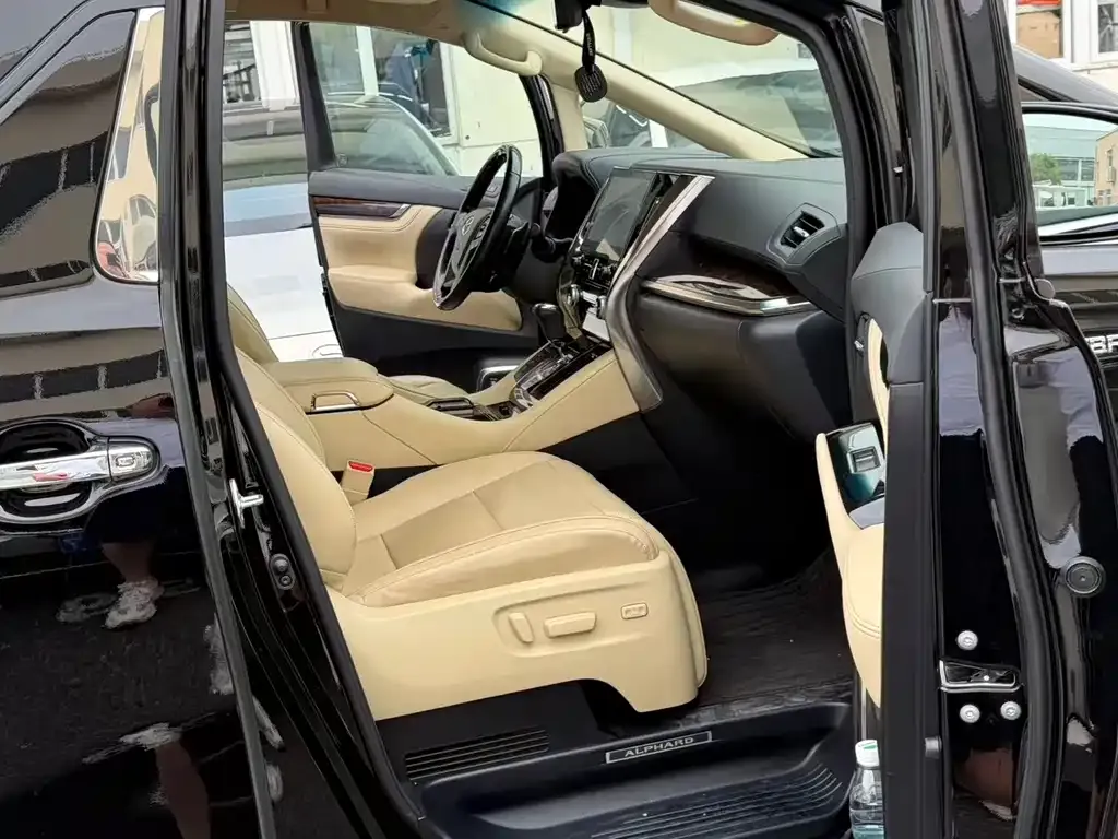 Toyota Alphard — фото 6