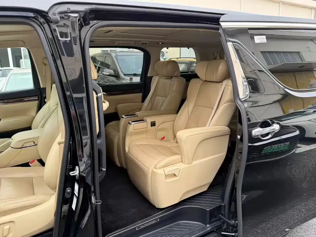 Toyota Alphard — фото 7