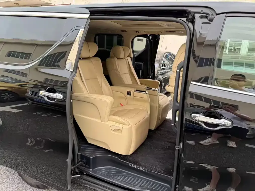 Toyota Alphard — фото 3
