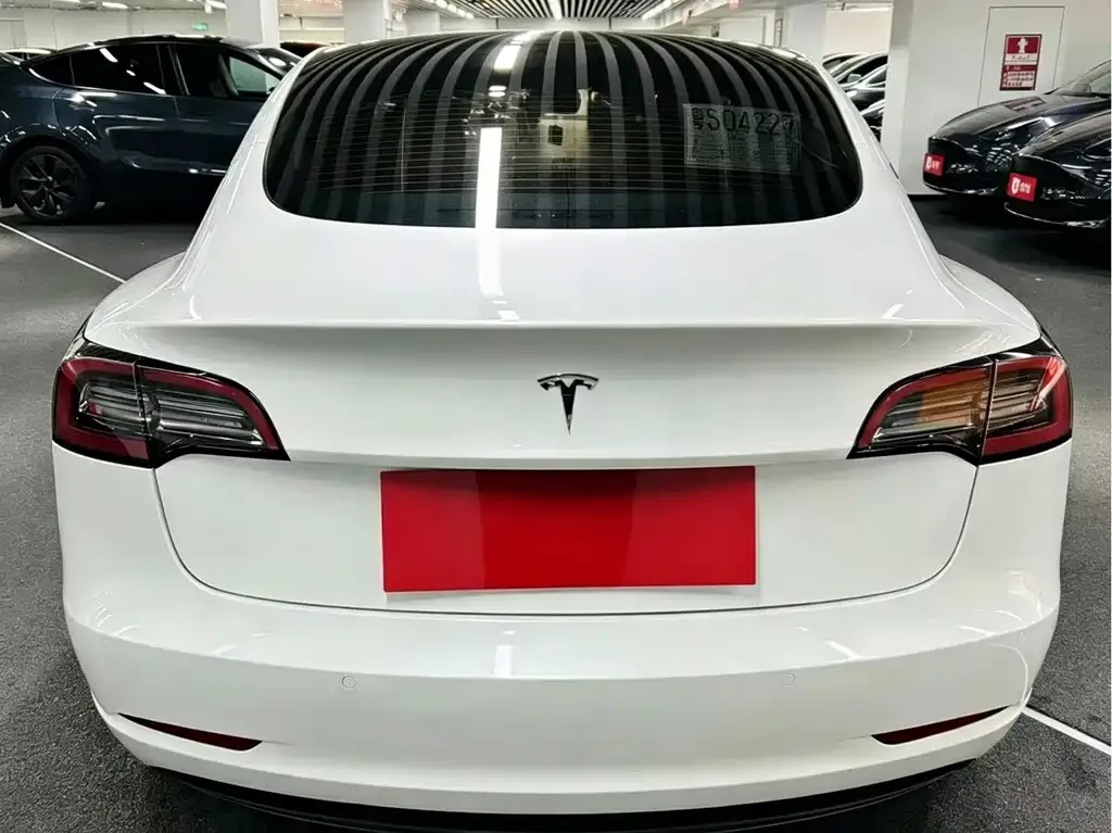 Tesla Model 3 — фото 5