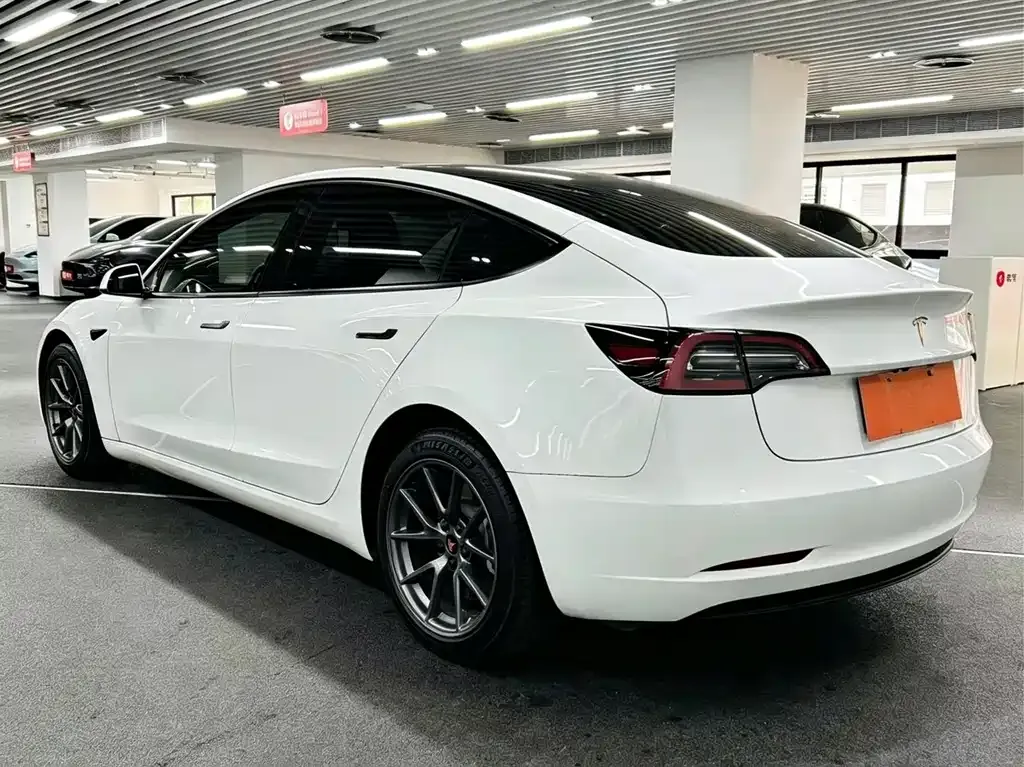 Tesla Model 3 — фото 3