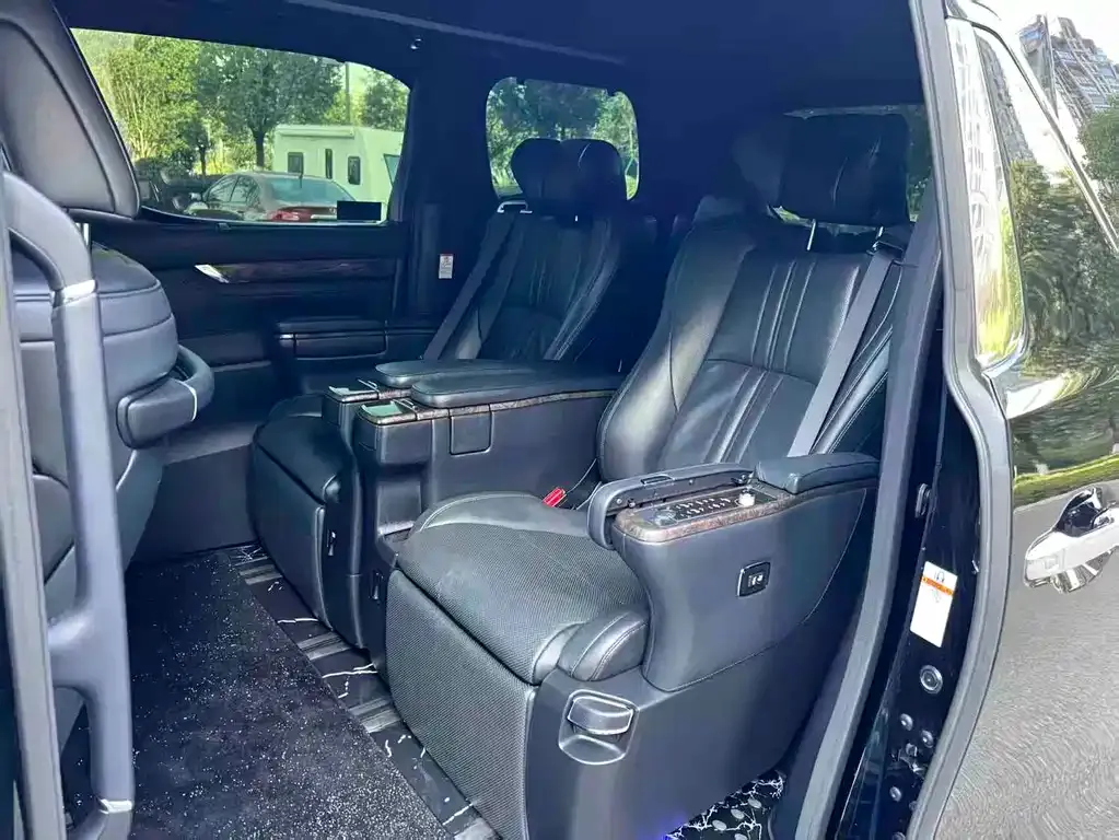 Toyota Alphard 2022 из CN, фото 2