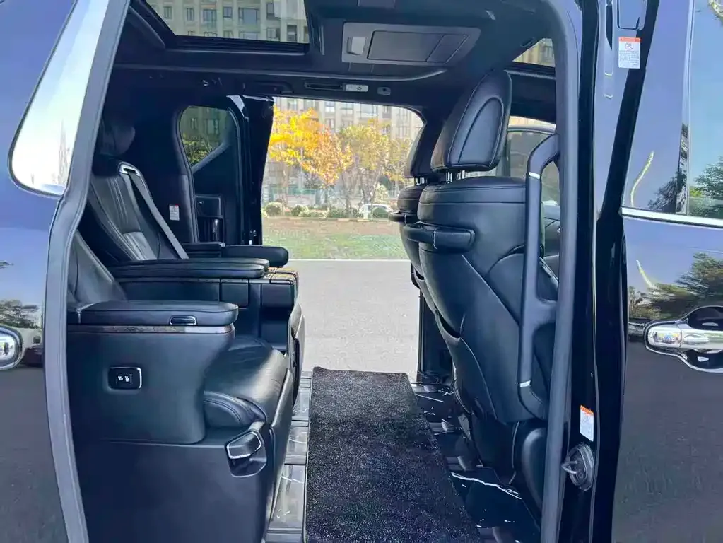 Toyota Alphard 2022 из CN, фото 10