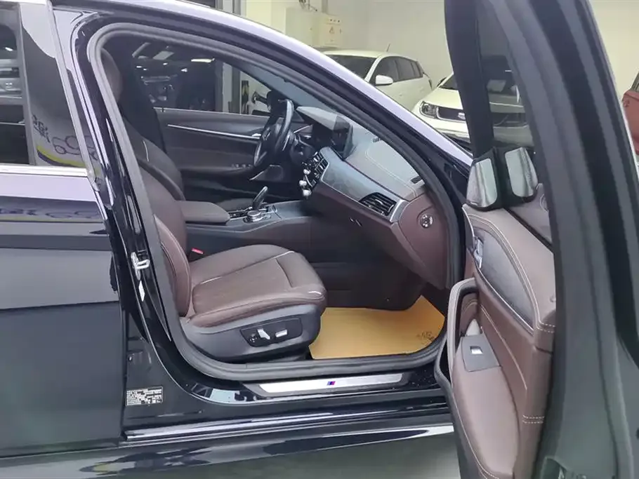 BMW 5 Series — фото 10
