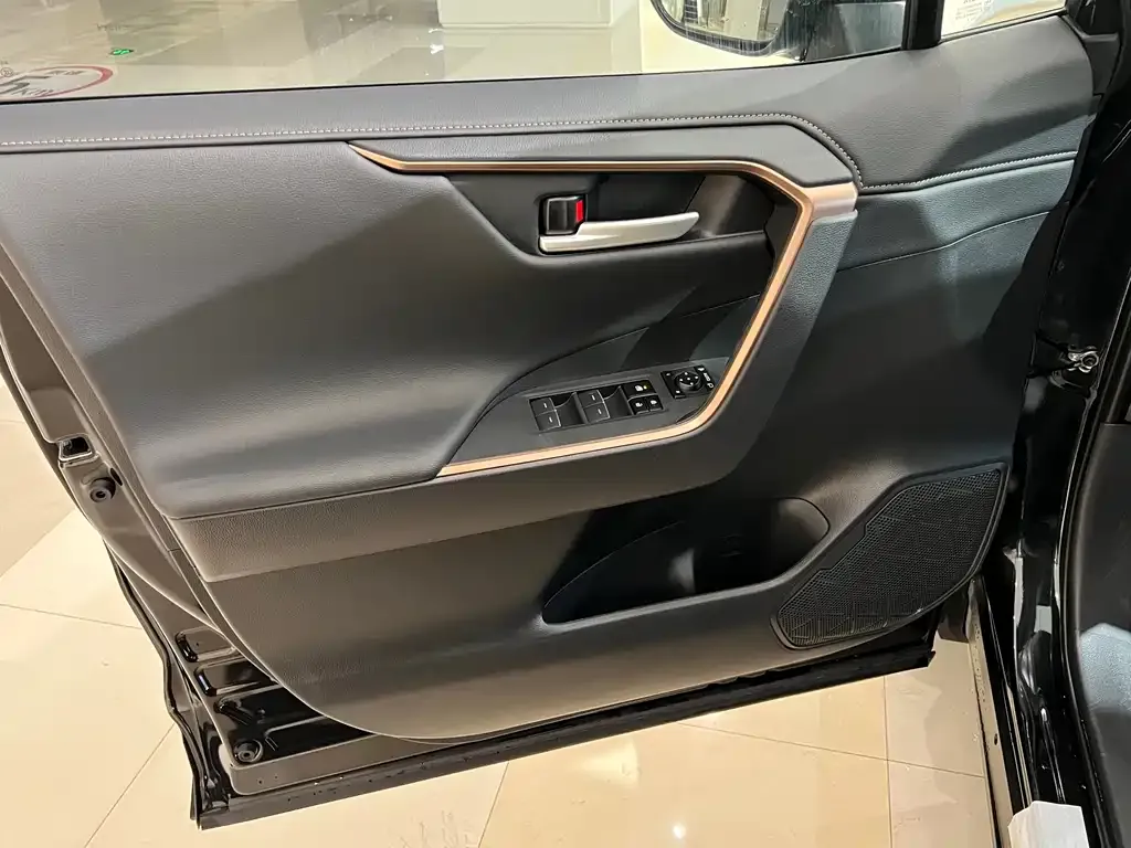 Toyota Wildlander 2024 из CN, фото 4