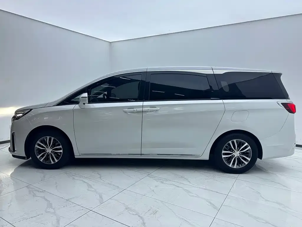 Buick GL8 2023 из CN, фото 2