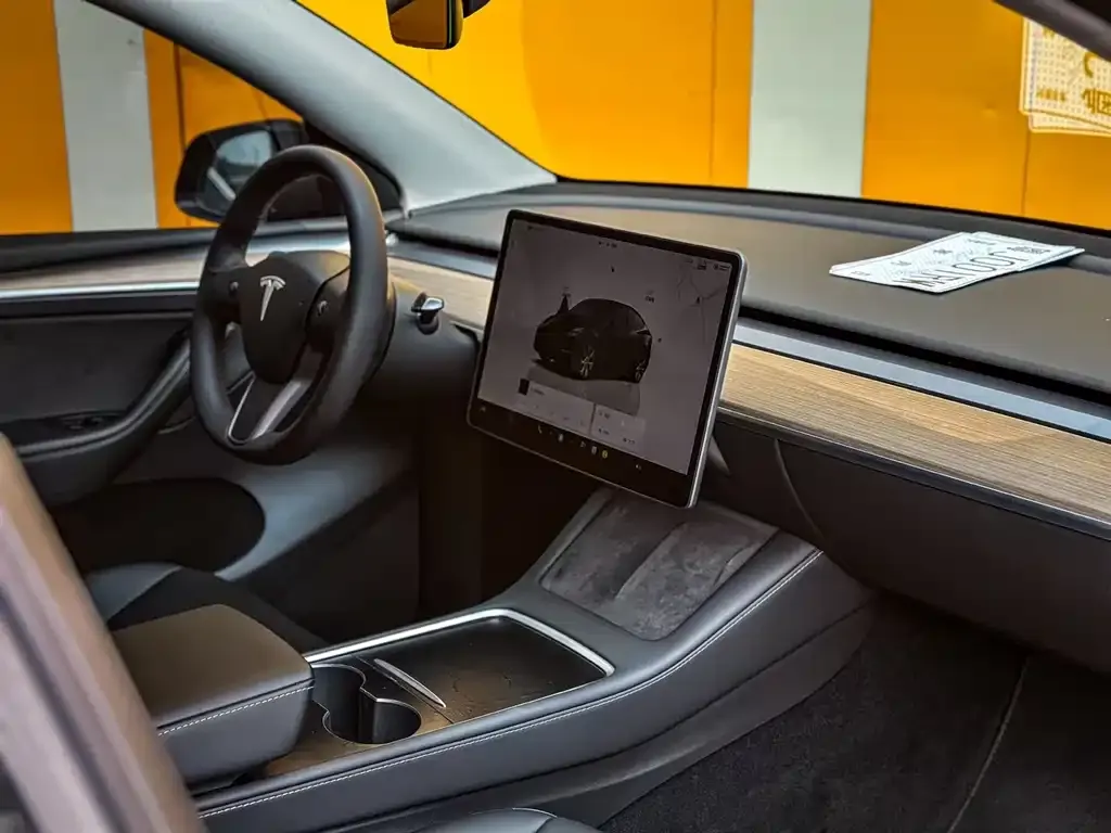 Tesla Model Y — фото 4