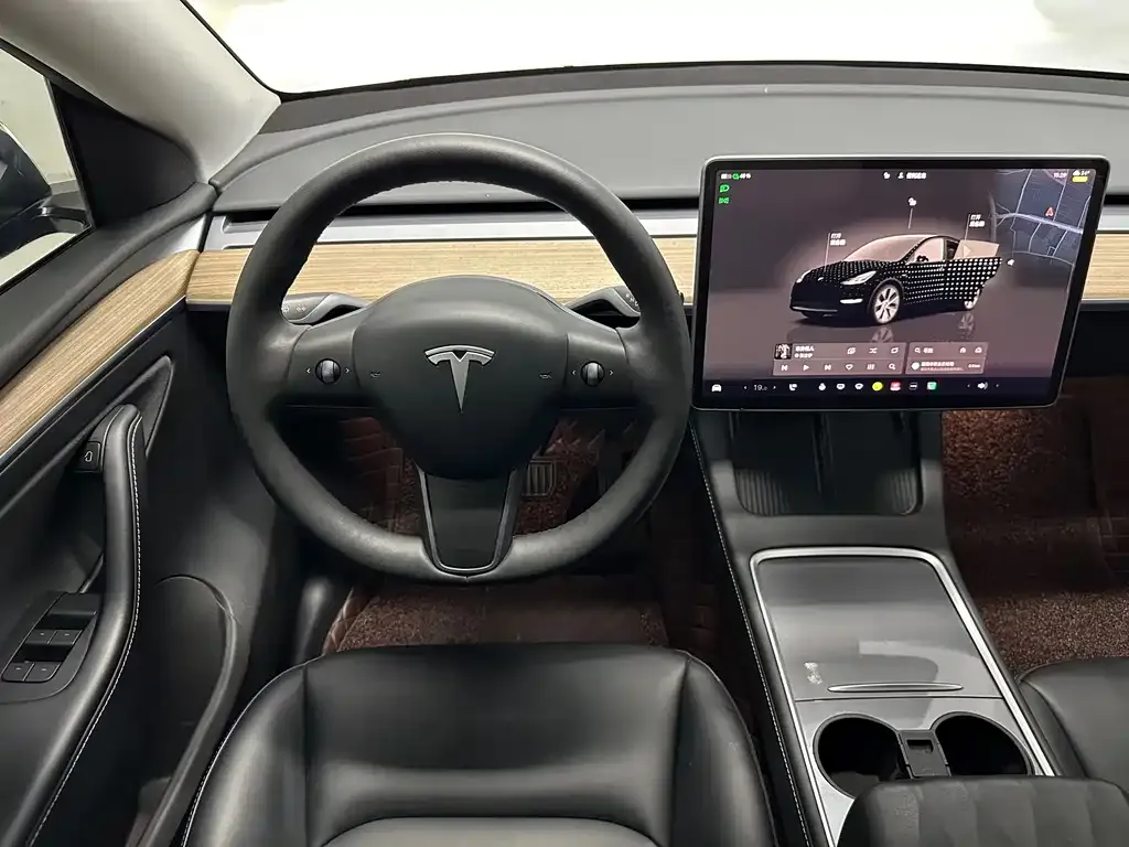 Tesla Model Y — фото 5