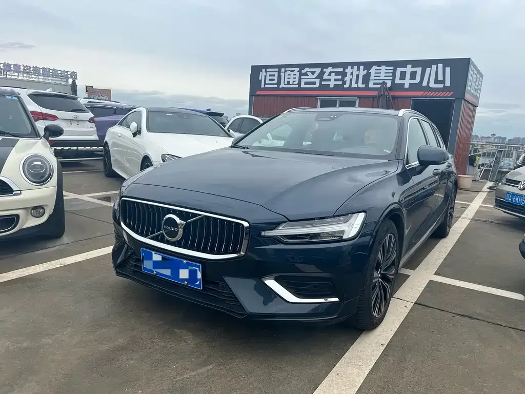Volvo V60 2023 из CN, фото 1