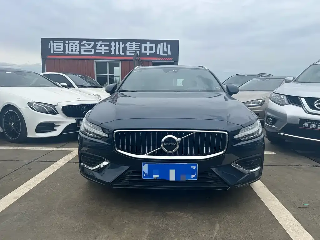Volvo V60 2023 из CN, фото 3