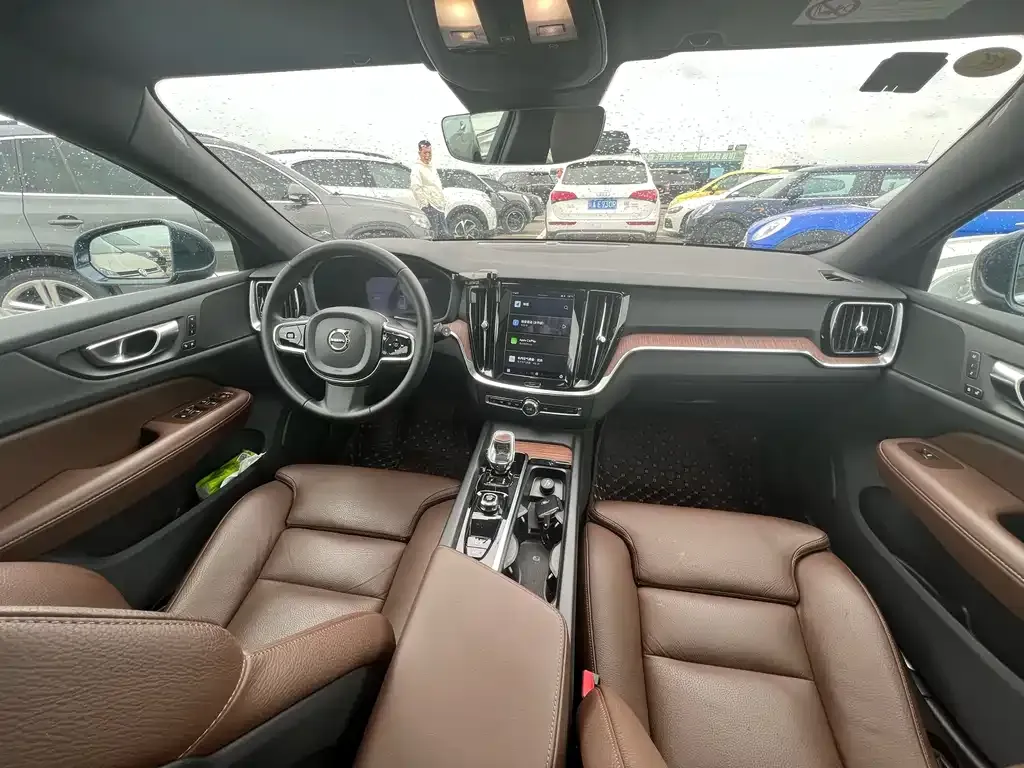 Volvo V60 2023 из CN, фото 6