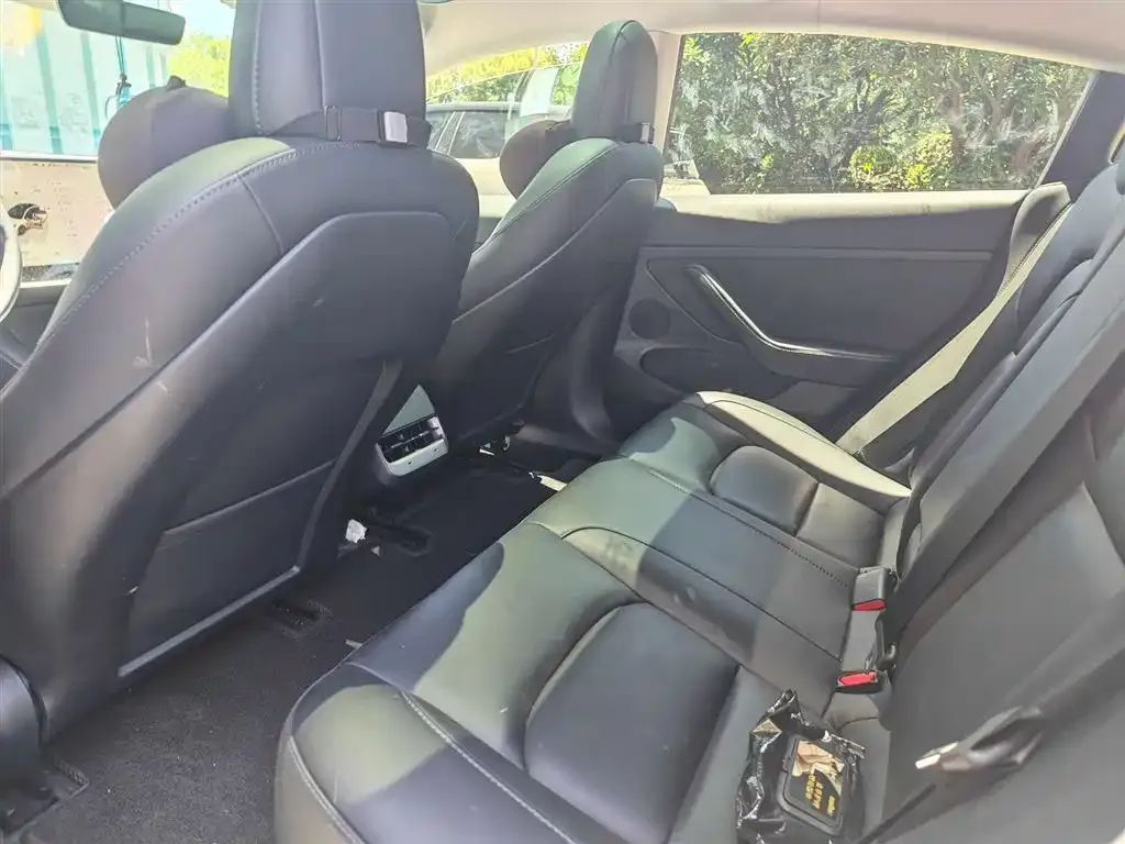 Tesla Model 3 — фото 1