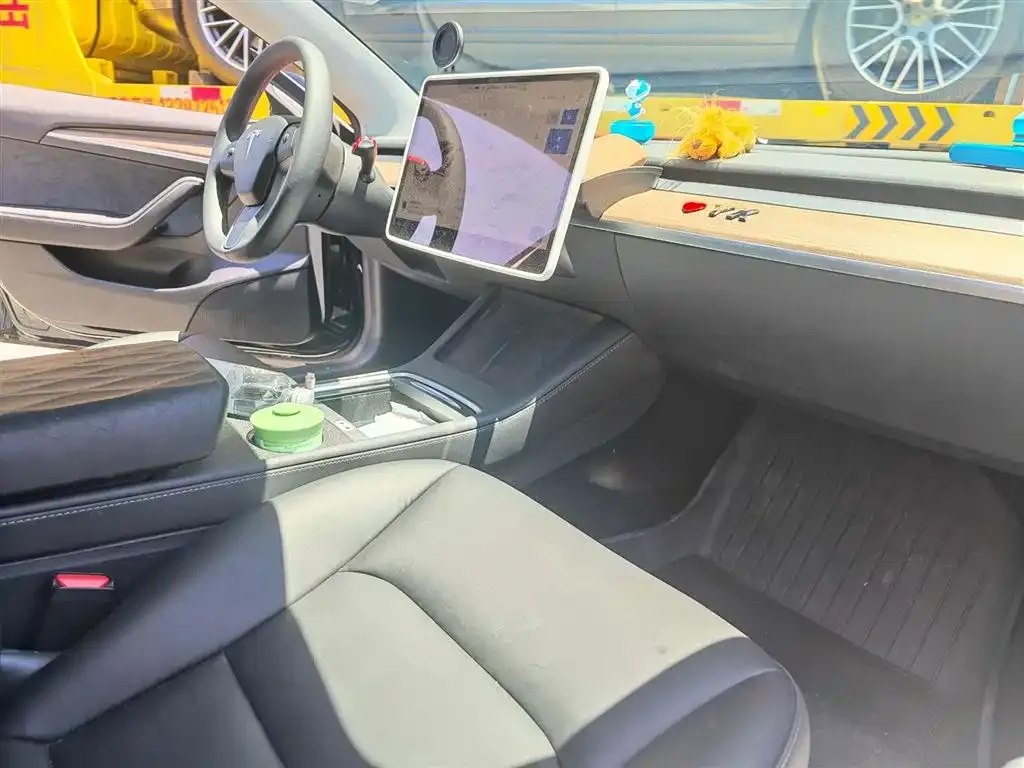 Tesla Model 3 — фото 4