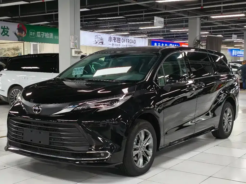 Toyota Sienna — фото 1