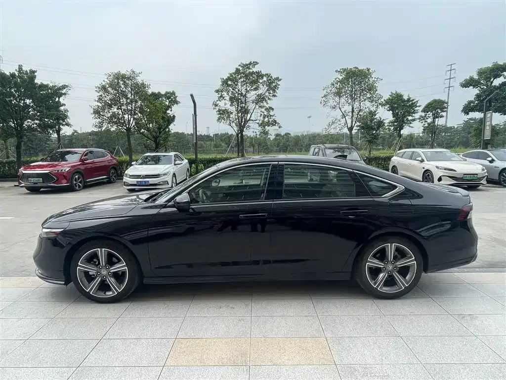 Honda Accord — фото 9